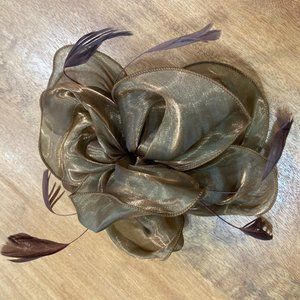 Bronze coloured fascinator. Never worn.